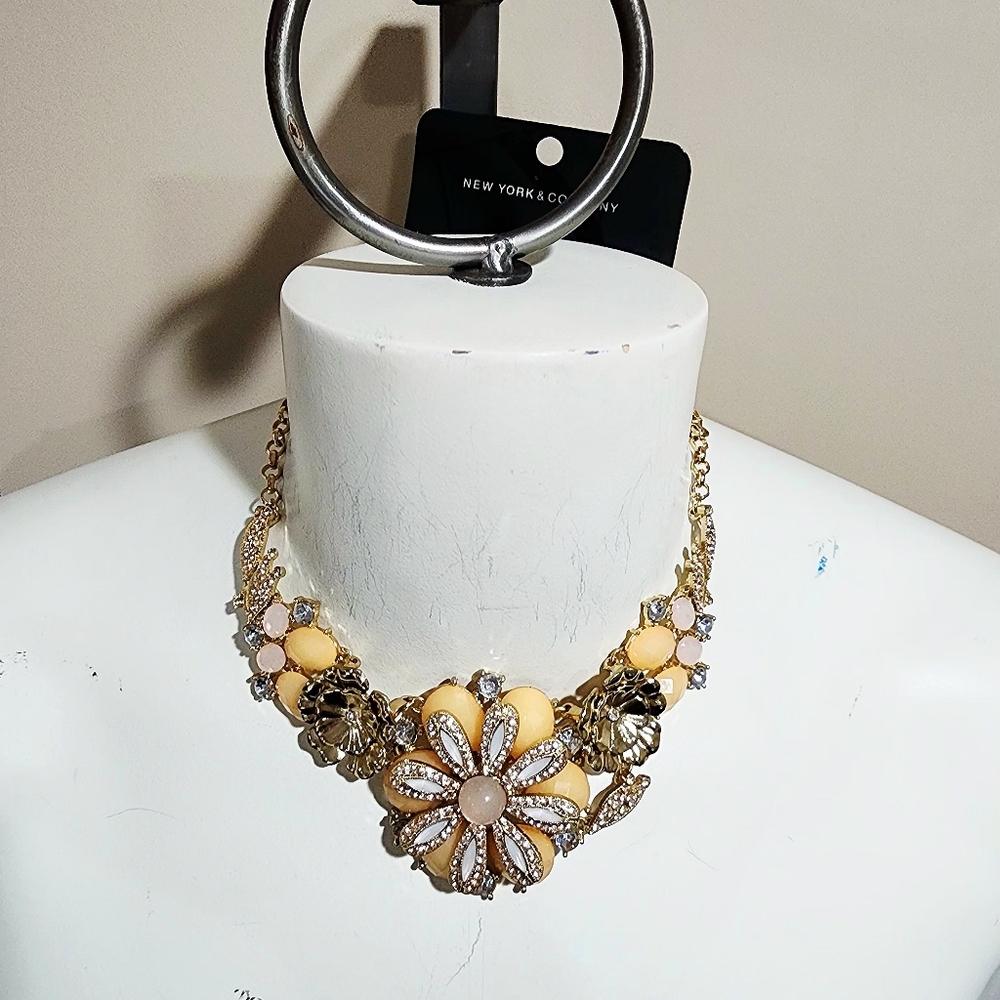 NWT NY&Company Chunky Beaded Floral Statement Necklace
